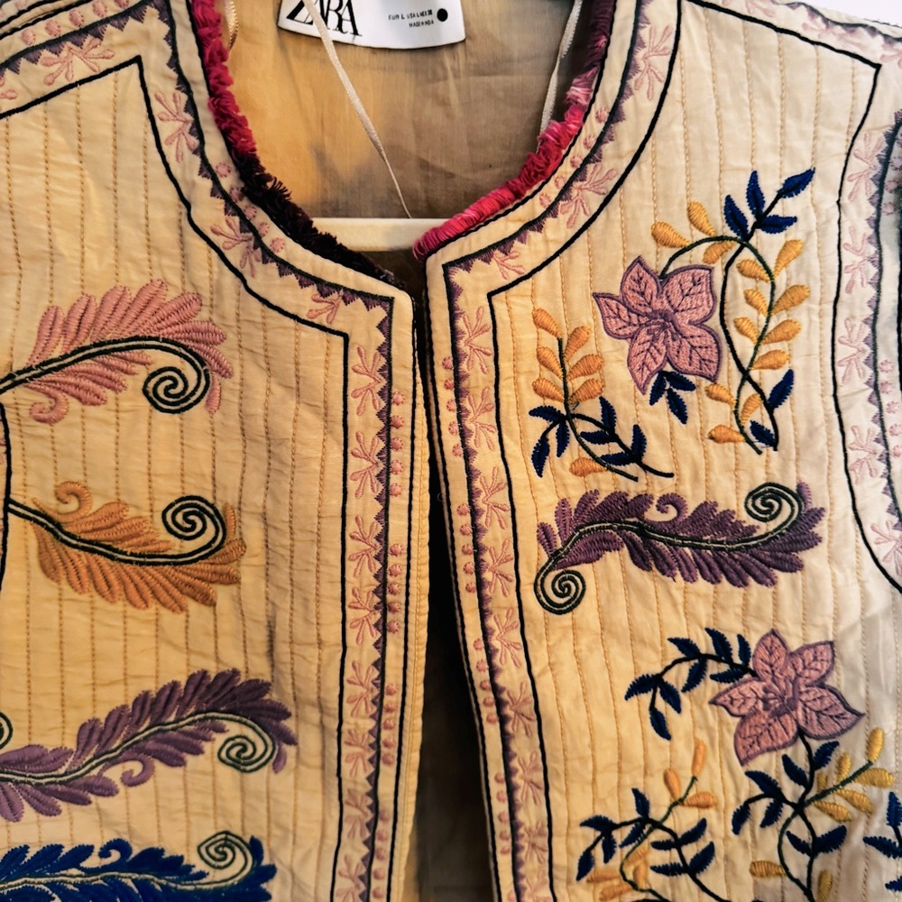 ZARA embroidered cropped vest - Picture 3 of 7